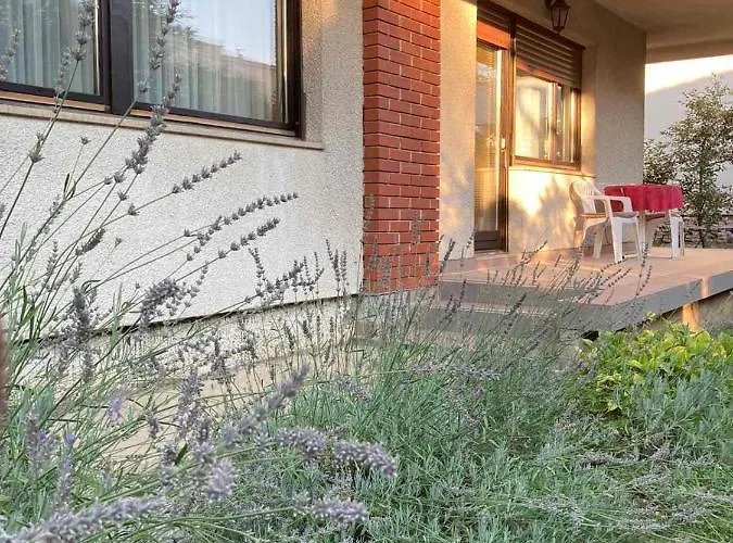 Studio Apartman Nina